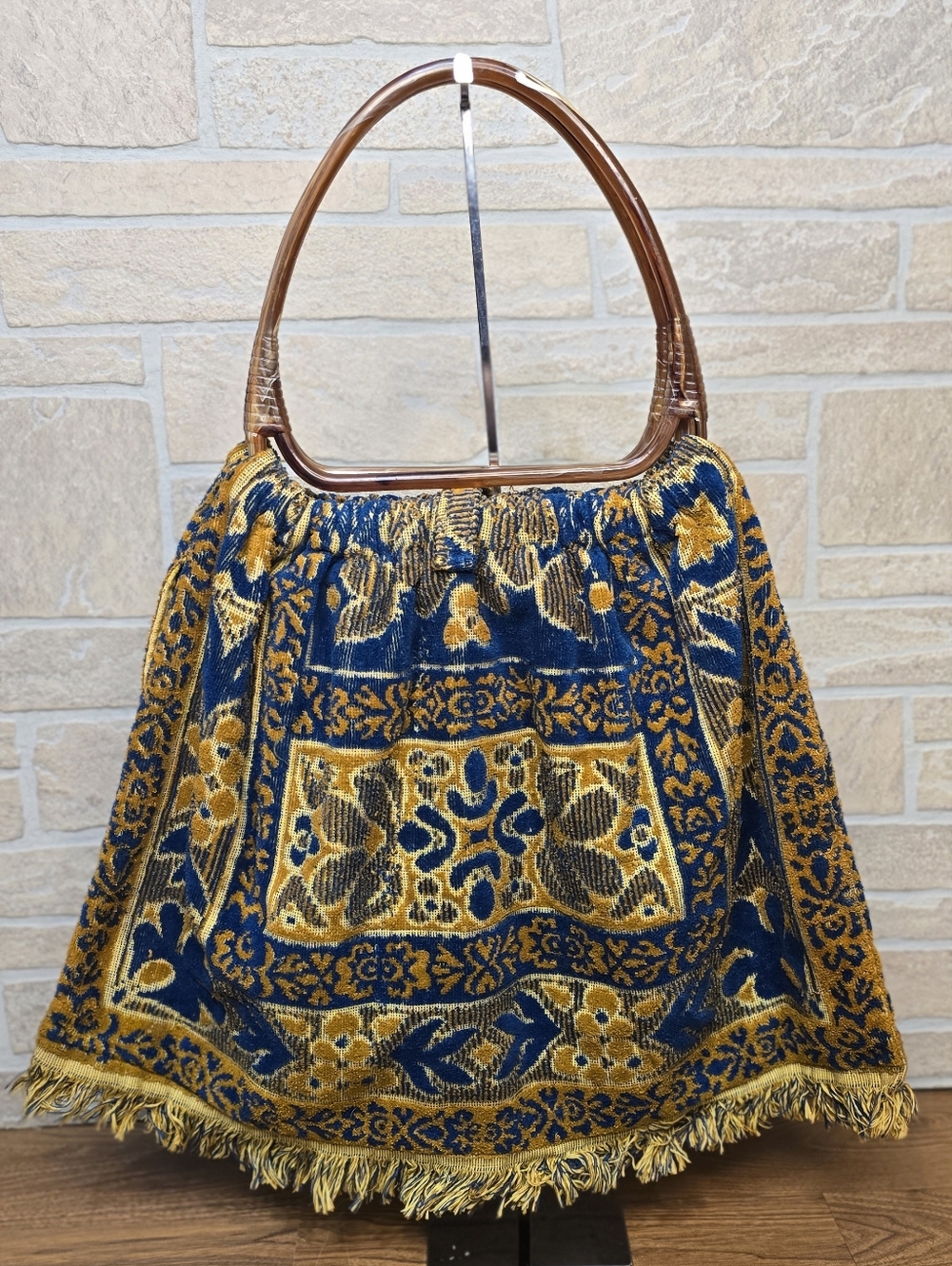 Vintage Chenille Carpet Bag Lucite Frame Handle Boho Tapestry Large Tote - Picture 4 of 12